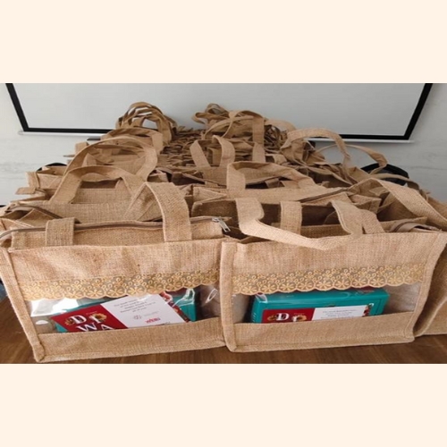 Window jute bag with lace